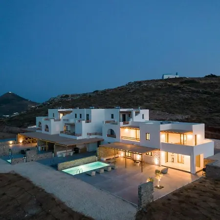 Aegean Gem With Private Pool In Paros 빌라