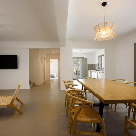 Aegean Gem With Private Pool In Paros 빌라